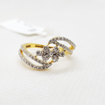 18kt flower band ring by 